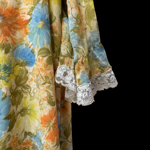 Vintage 1960s Delicate Floral Housecoat Yellow Robe White Lace Trim Ribbon Tie - Picture 9 of 16